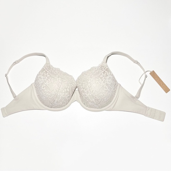 SKIMS Fits Everybody Lace T-Shirt Bra in Stone - Picture 3 of 6